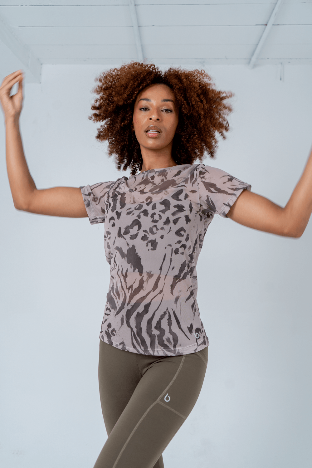 BLUSA FITNESS CONCEPT CREME/TULE ANIMAL PRINT